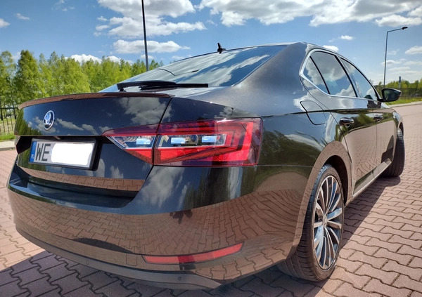 Skoda Superb cena 96500 przebieg: 88000, rok produkcji 2017 z Warszawa małe 781